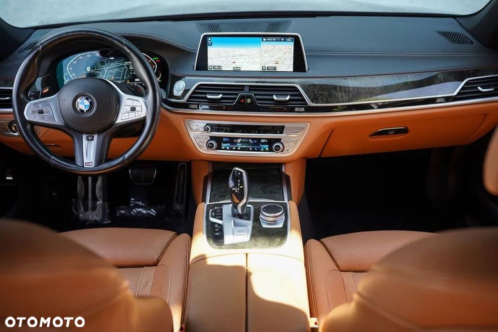 BMW Seria 7 740i - 24