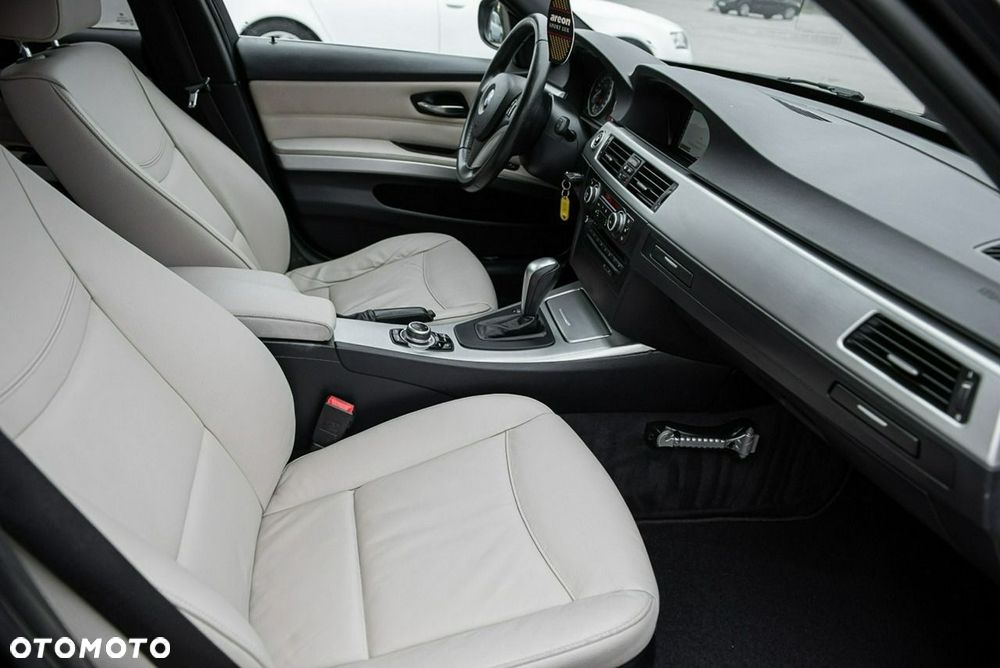 BMW Seria 3 325i Edition Sport - 10