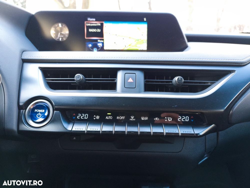 Lexus UX 250h E-FOUR Business - 13