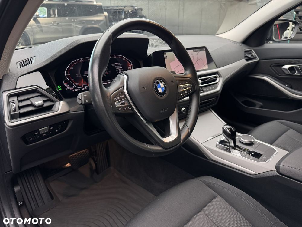 BMW Seria 3 318i - 10