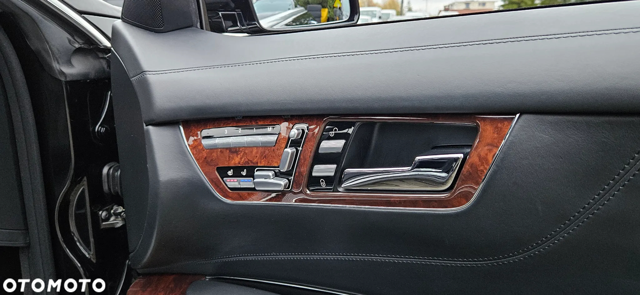 Mercedes-Benz CL 500 4-Matic BlueEff - 25