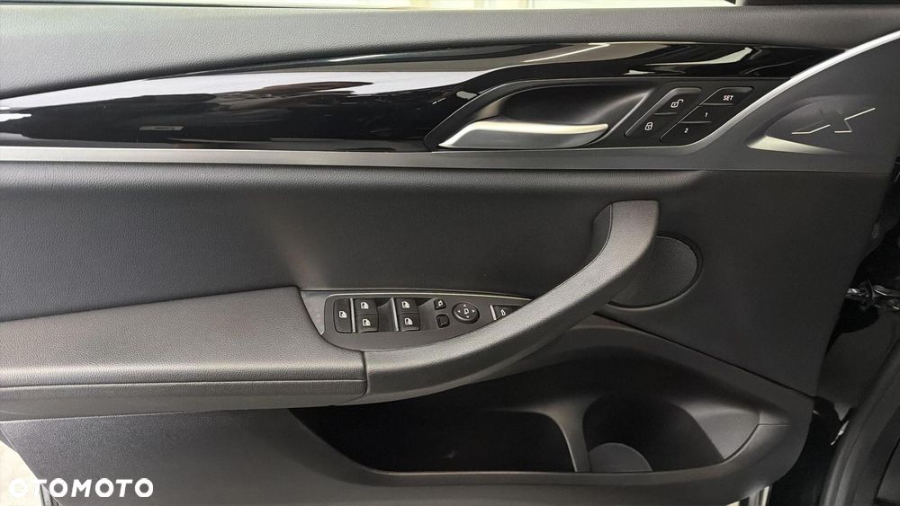 BMW X3 xDrive20d mHEV - 11