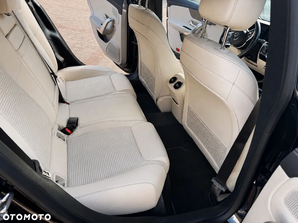 Mercedes-Benz CLA 220 7G-DCT - 19
