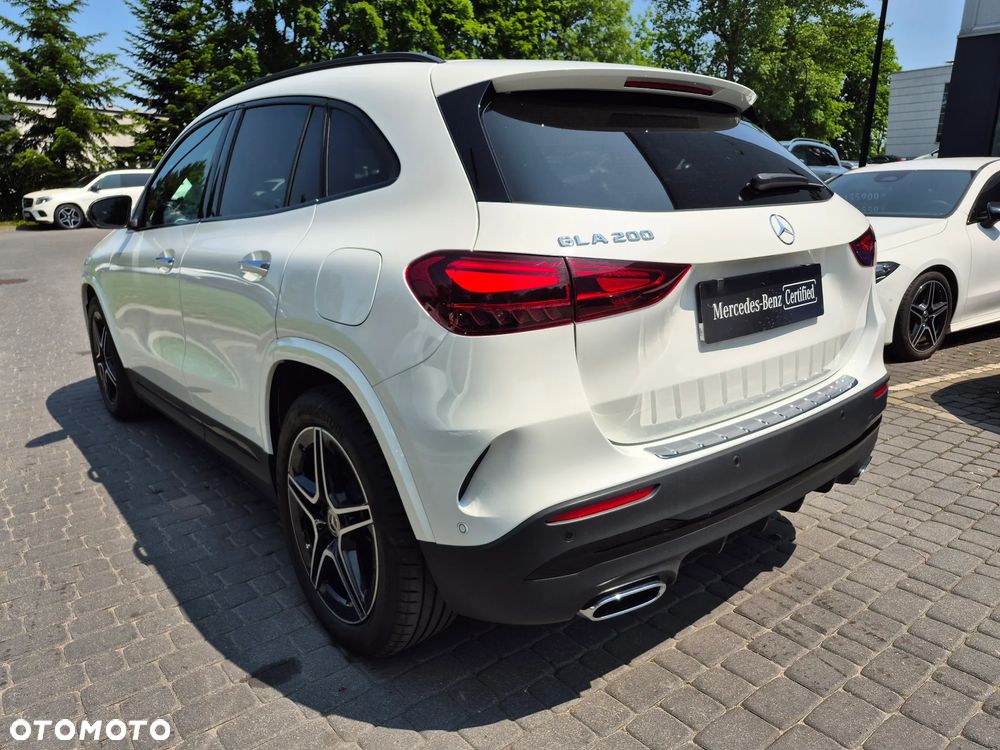 Mercedes-Benz GLA 200 - 12