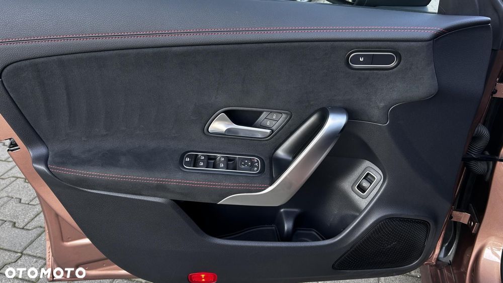 Mercedes-Benz CLA 180 7G-DCT - 10
