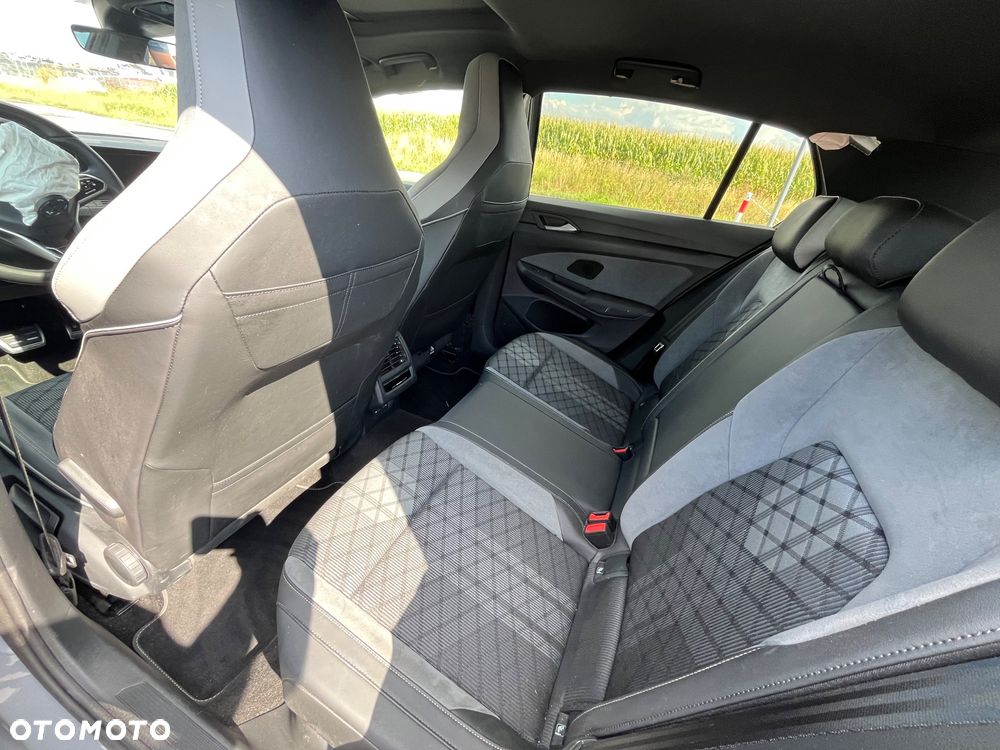 Volkswagen Golf 1.5 eTSI OPF DSG R-Line - 13