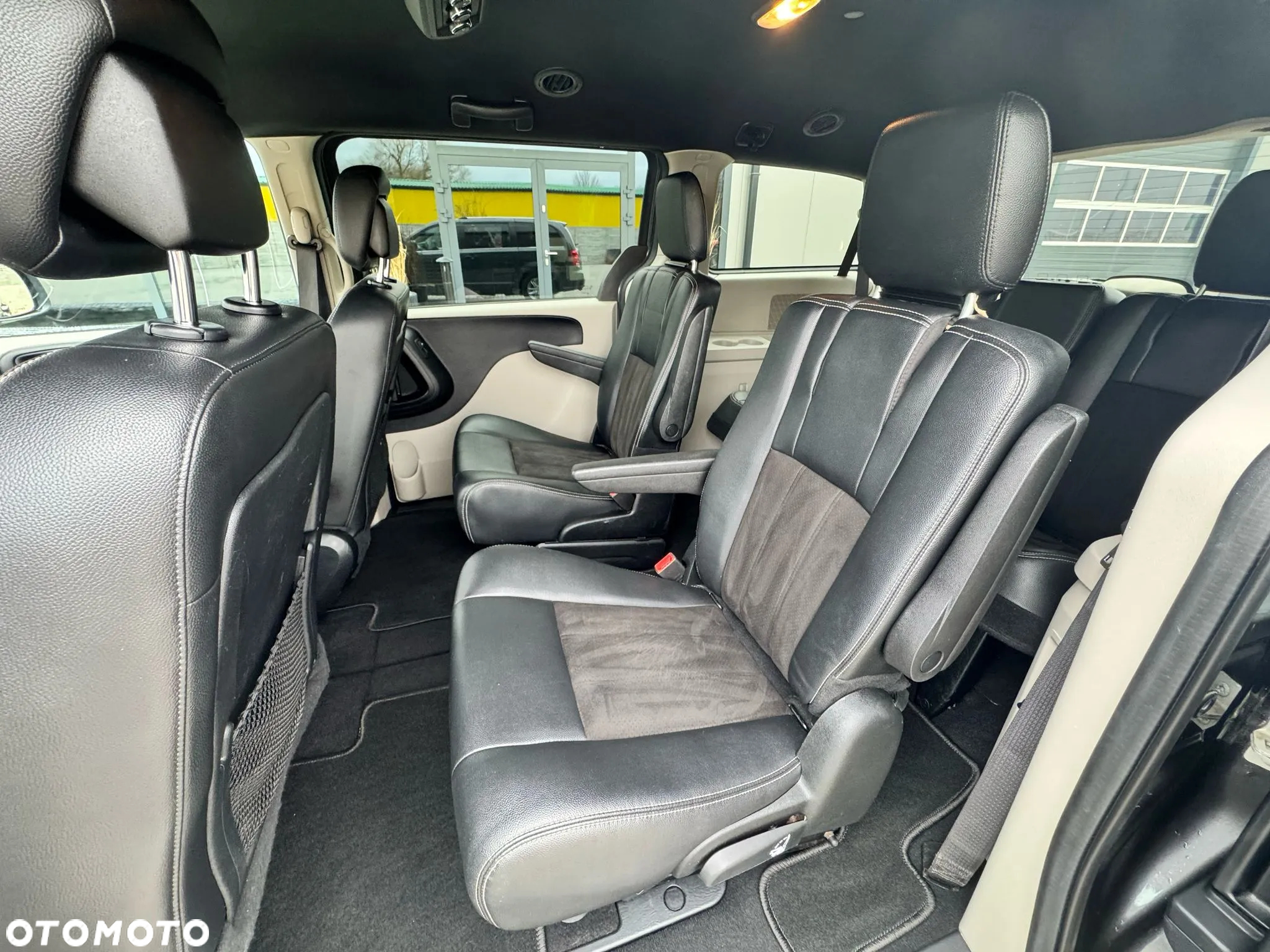 Dodge Grand Caravan - 12