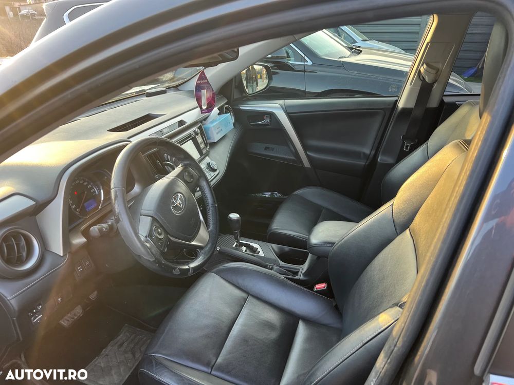 Toyota RAV4 2.2 D-4CAT 4WD Aut Luxury - 8