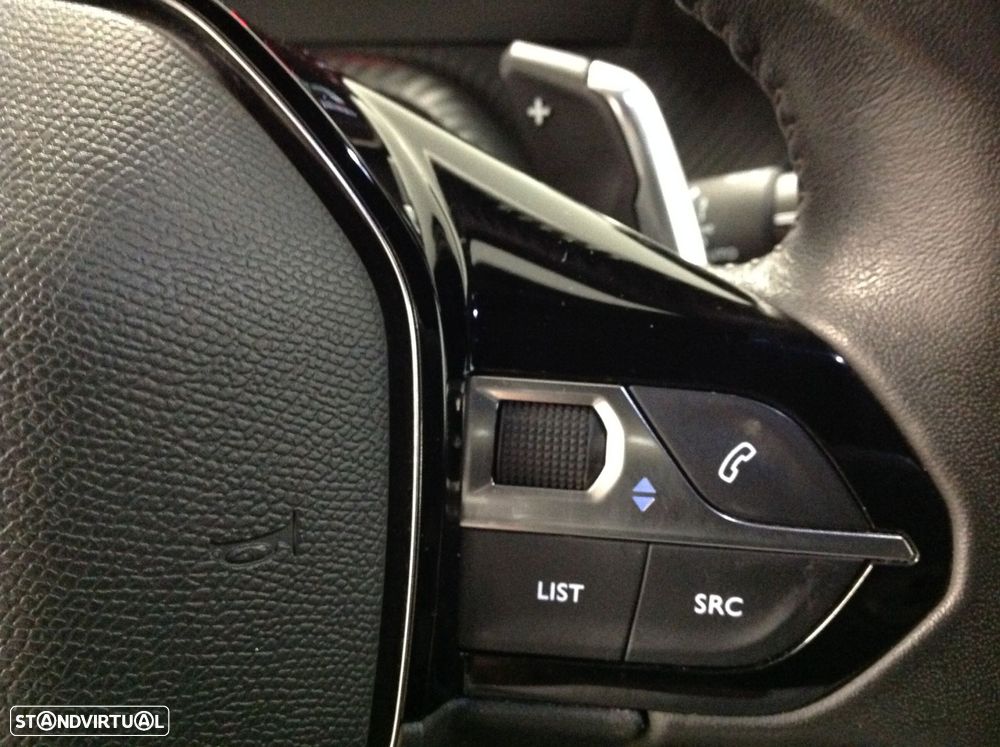 Peugeot 2008 1.2 PureTech Allure EAT8 - 32