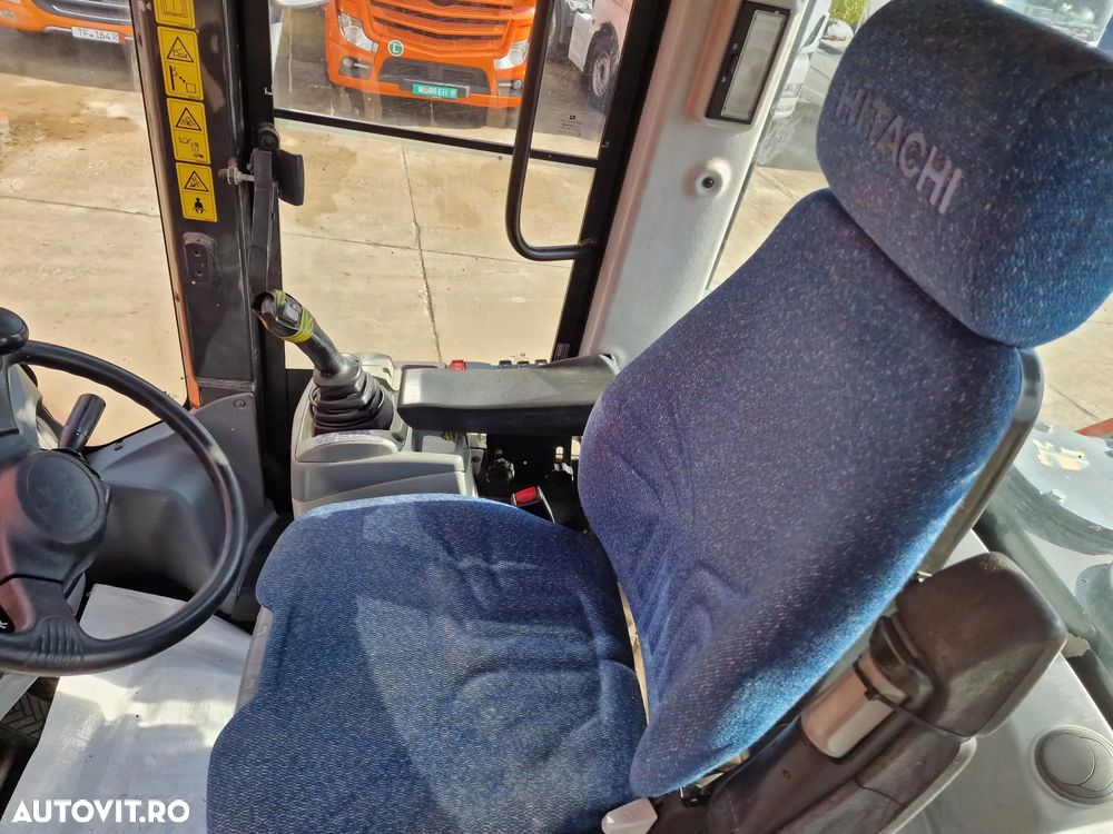 Hitachi ZW220-6, cupa 3,5mc, 2018, 10.546h, produs in JAPONIA, Anv 23,5R25 80% ok, Masa operationala 20 tone, camera luat vederi spate, consum mediu 10,5l/ora, Stare foarte buna, posibilitate leasing 3 ani, AC Climatronic, computer in PROMOTIE 53.900 EUR+Tva - 29