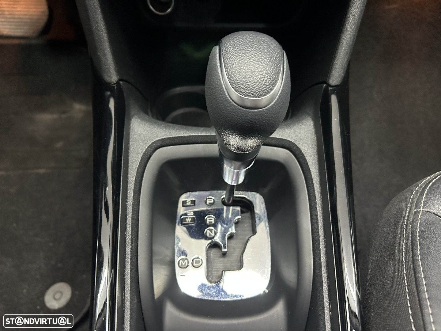 Peugeot 2008 1.2 PureTech Allure EAT6 - 11