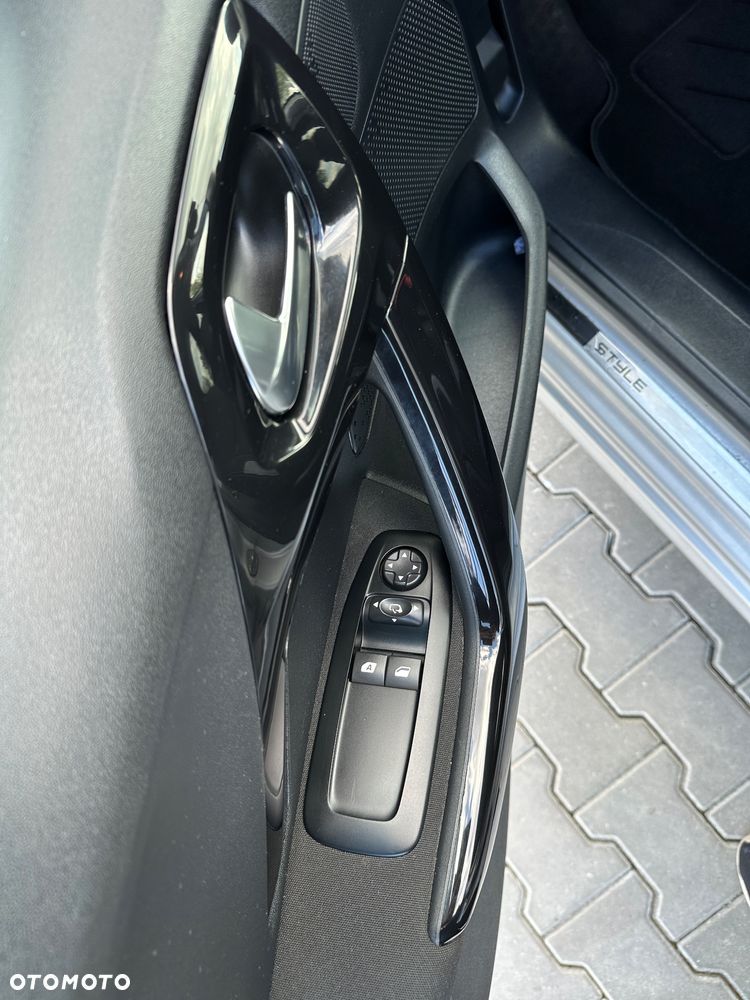 Peugeot 208 82 PureTech Style - 11