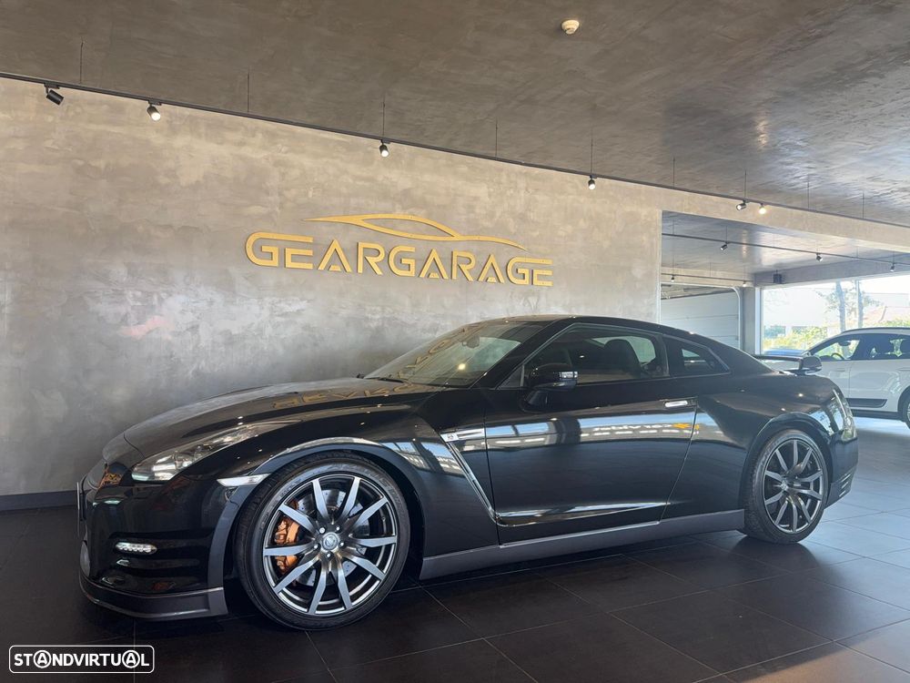 Nissan GT-R Premium Edition - 5