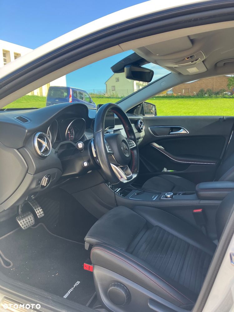 Mercedes-Benz CLA 220 4-Matic - 23