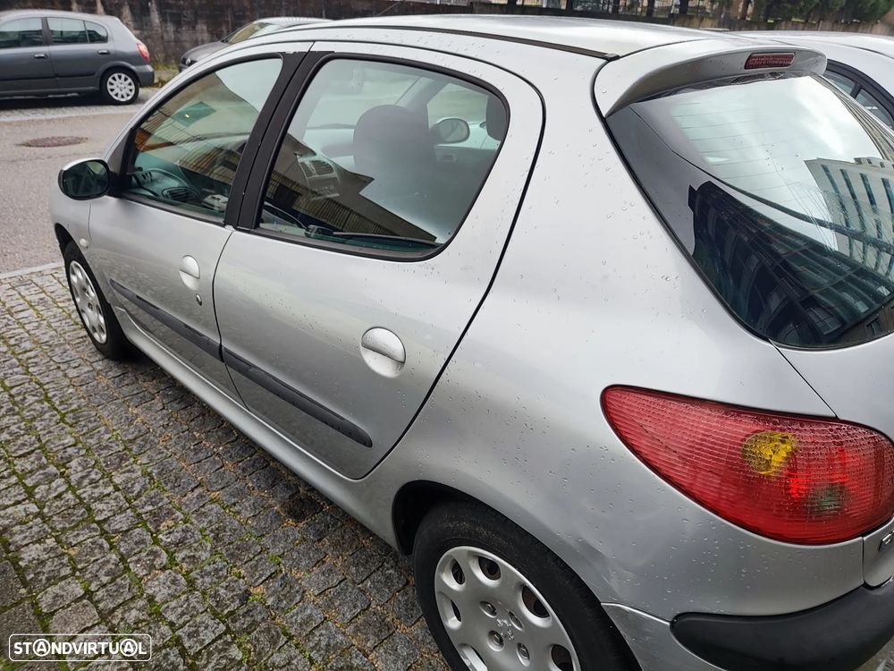 Peugeot 206 1.1 Color Line - 4