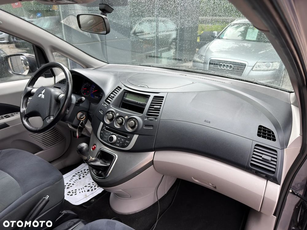 Mitsubishi Grandis 2.4 Motion - 28