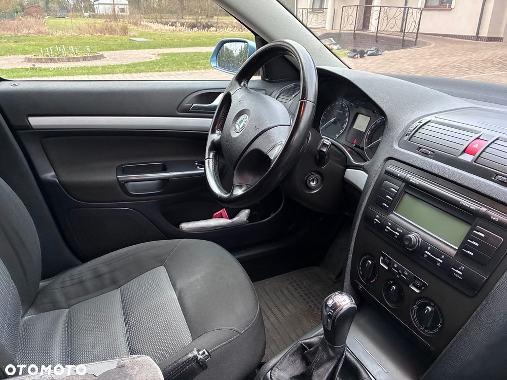 Skoda Octavia 1.6 Combi Ambiente - 10