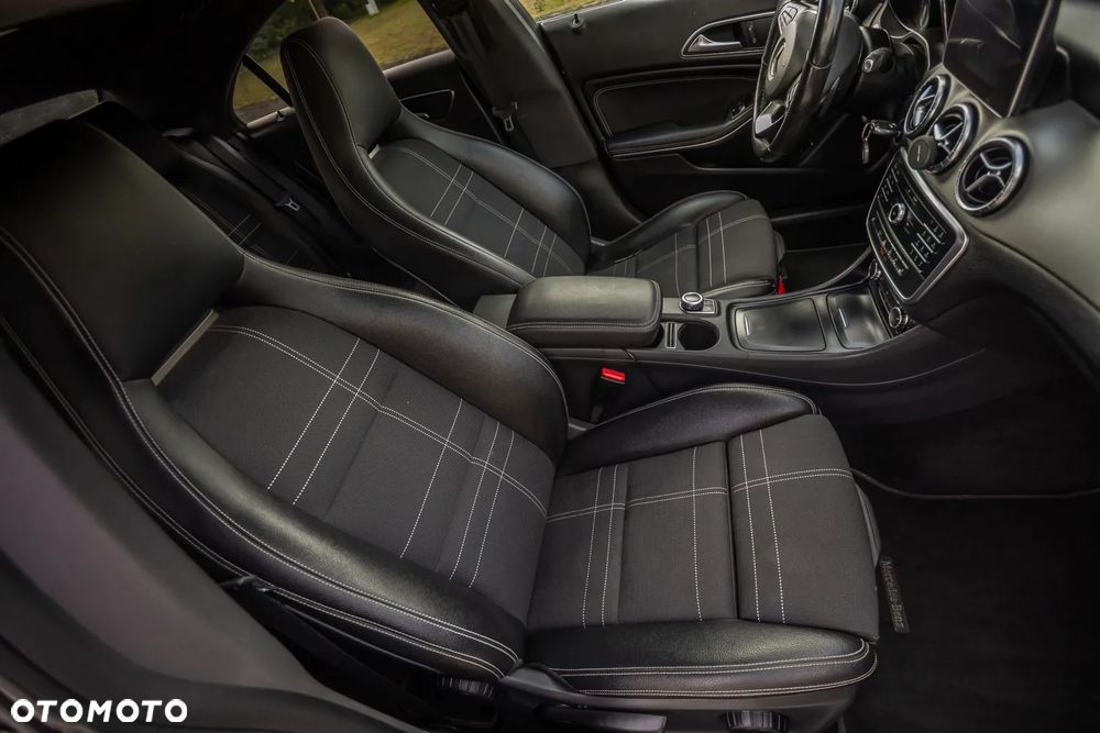 Mercedes-Benz CLA 180 7G-DCT - 20