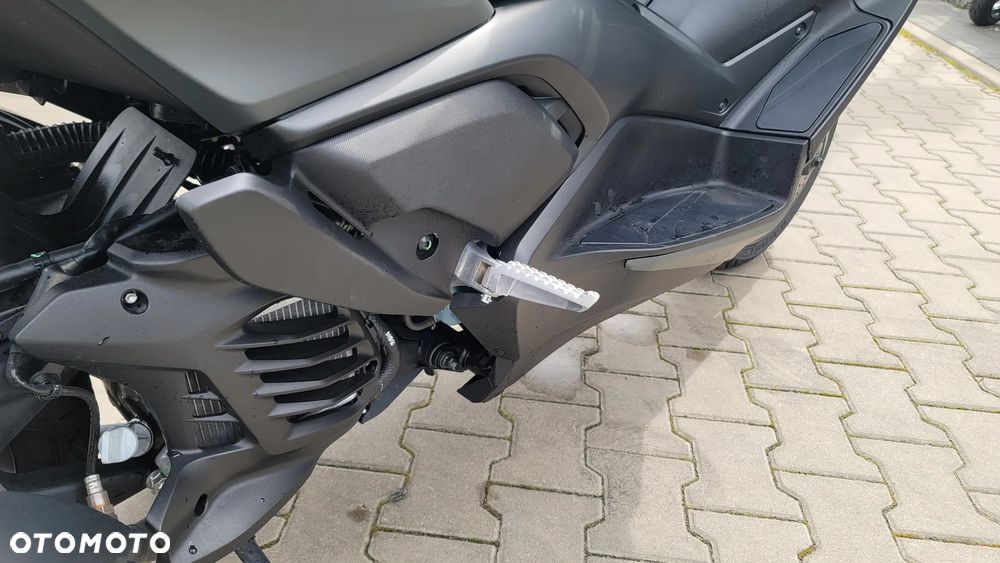 Yamaha X-max - 16