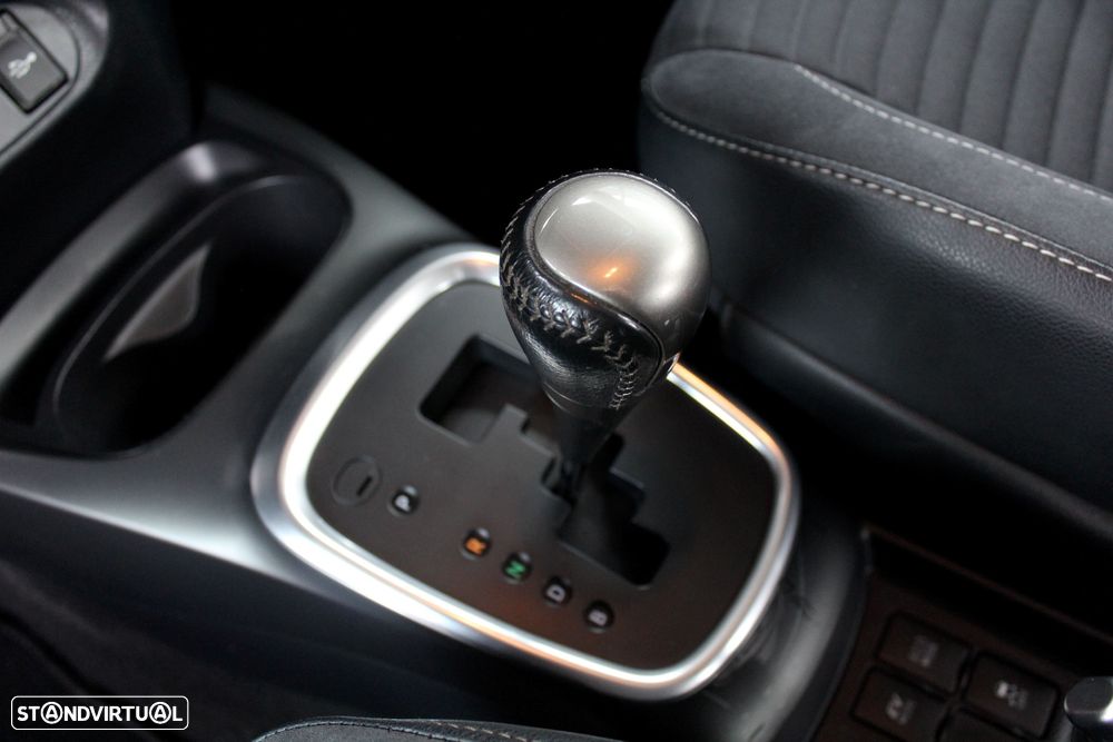 Toyota Yaris 1.5 HSD Comfort +P.Style+Navi - 12