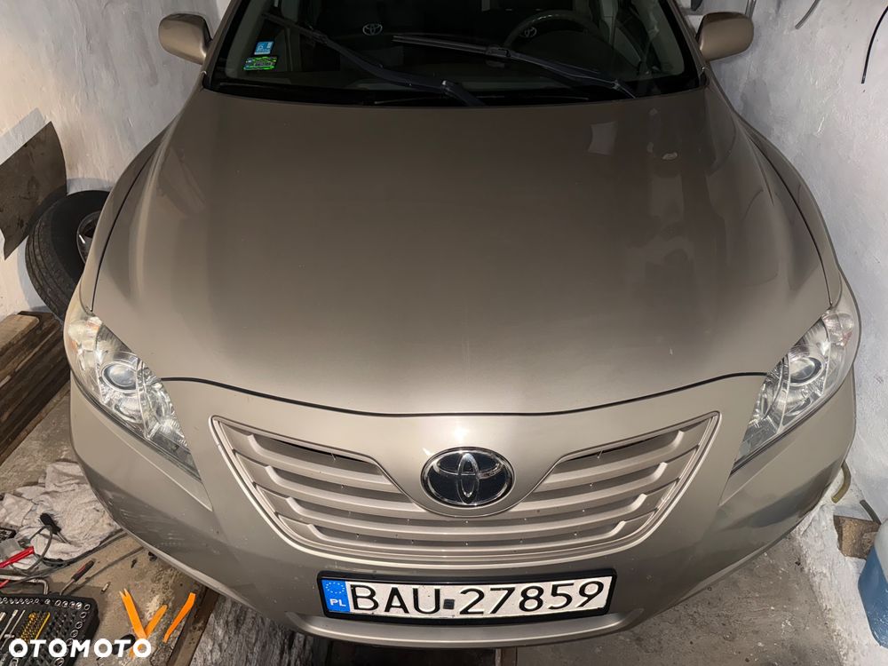Toyota Camry - 18