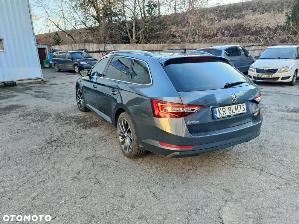 Skoda Superb 2.0 TDI SCR 4x4 L&K DSG - 9