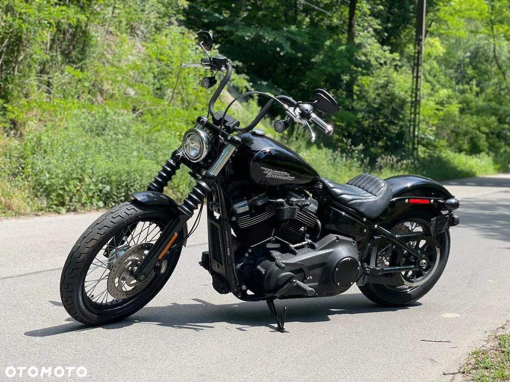 Harley-Davidson Softail Street Bob - 2