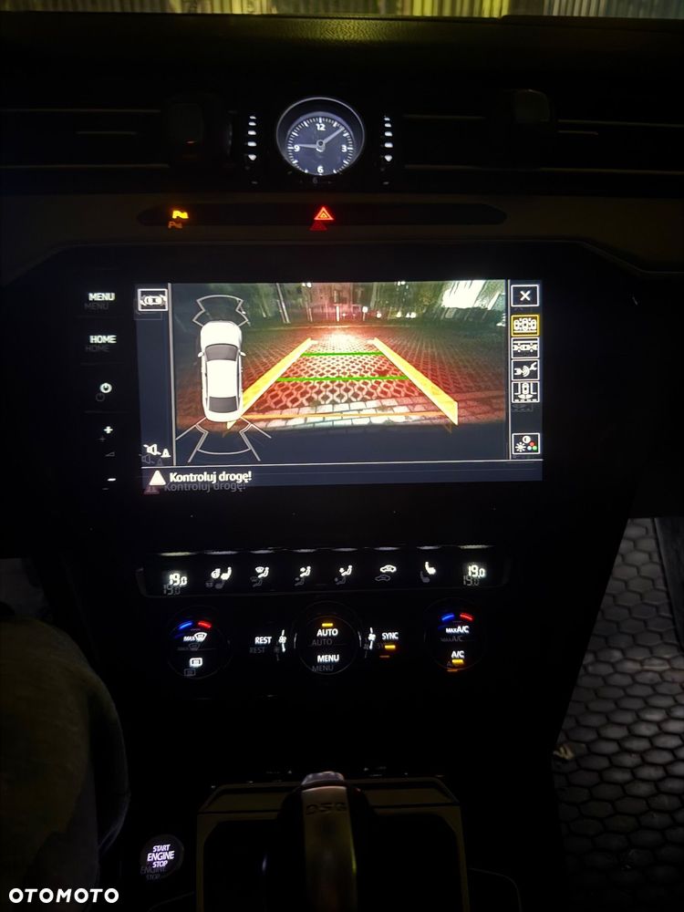 Volkswagen Passat - 1