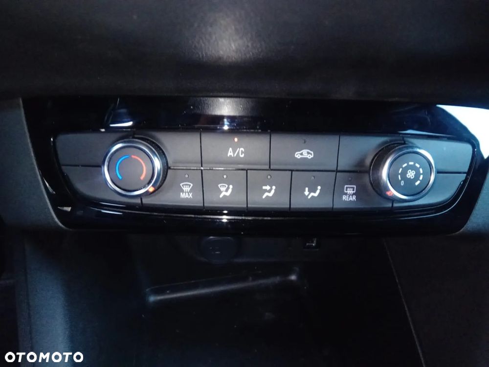 Opel Corsa 1.2 Business S&S - 12