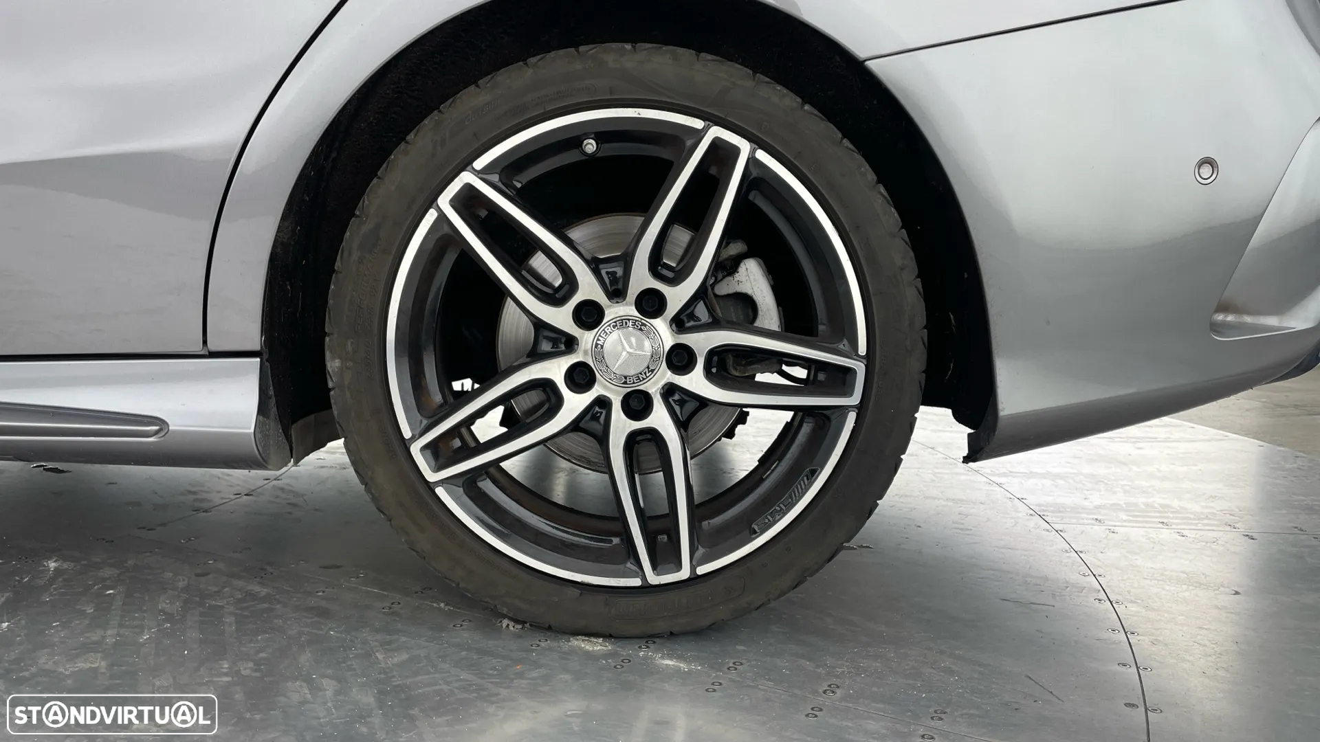 Mercedes-Benz CLA 200 d Shooting Brake AMG Line - 8