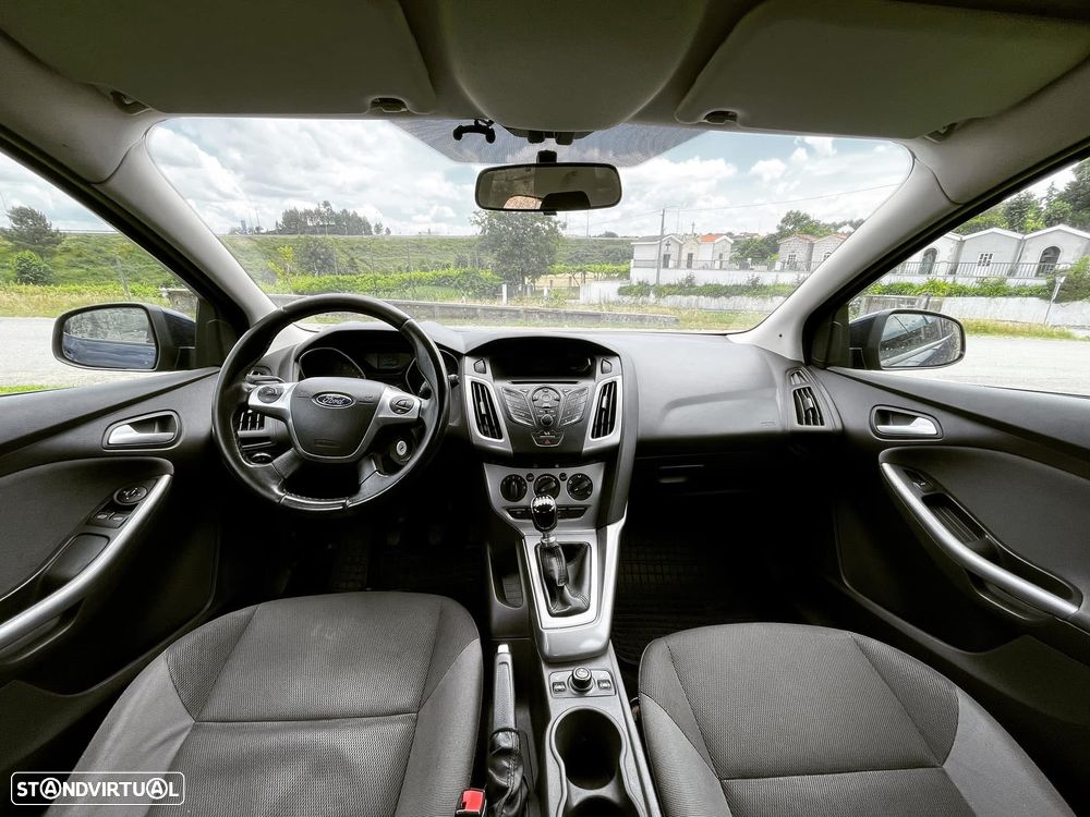 Ford Focus 1.0 EcoBoost S&S ST-Line - 6