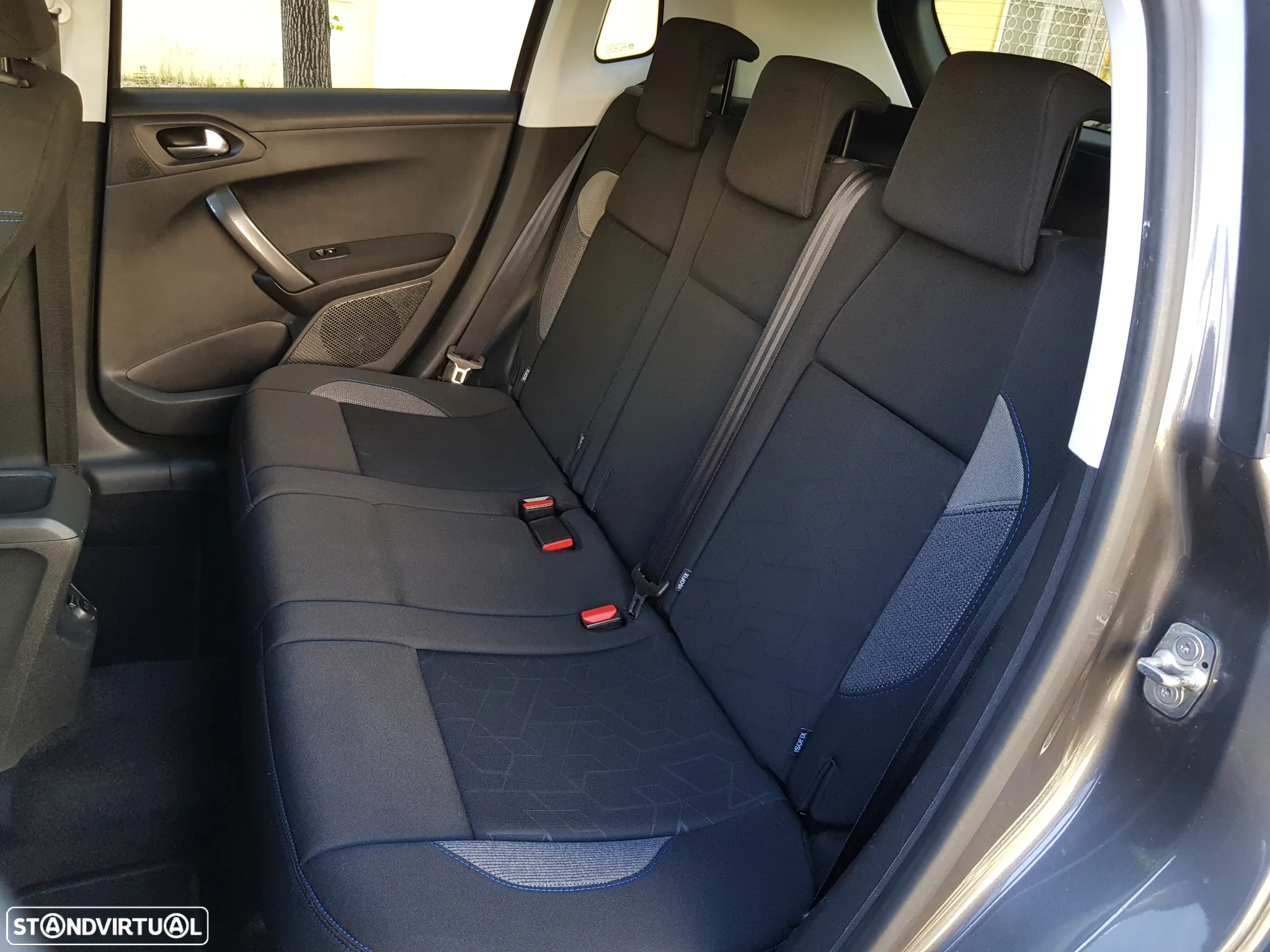 Peugeot 2008 1.5 BlueHDi Style - 32