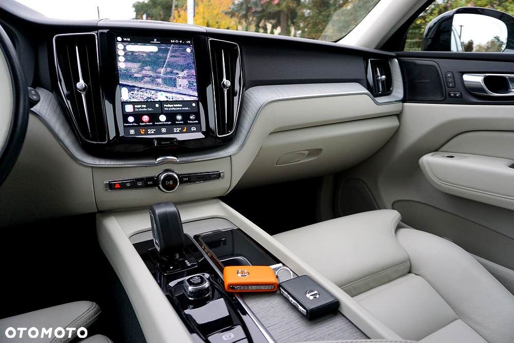 Volvo XC 60 B4 D Plus Dark - 33