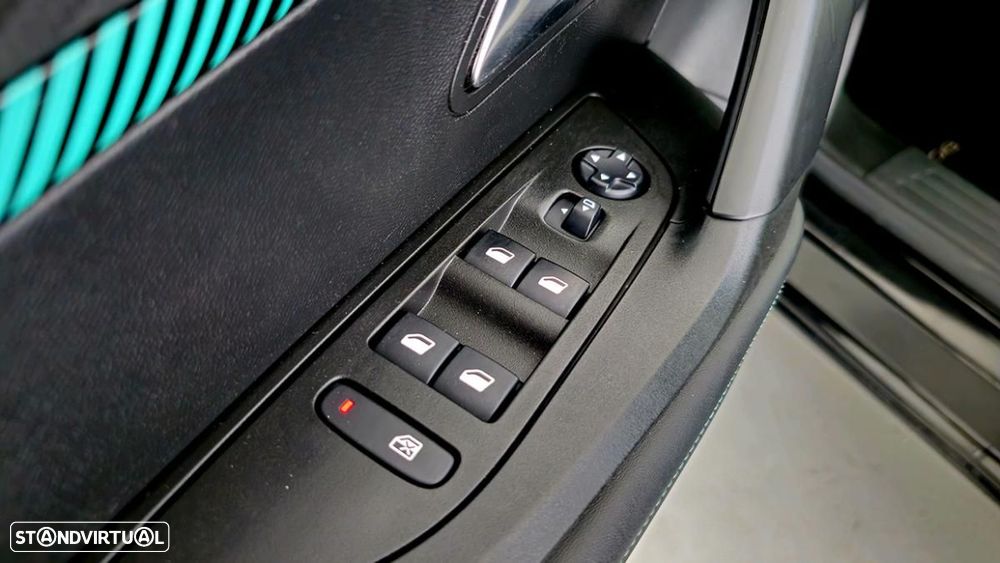 Peugeot e-2008 Allure - 7