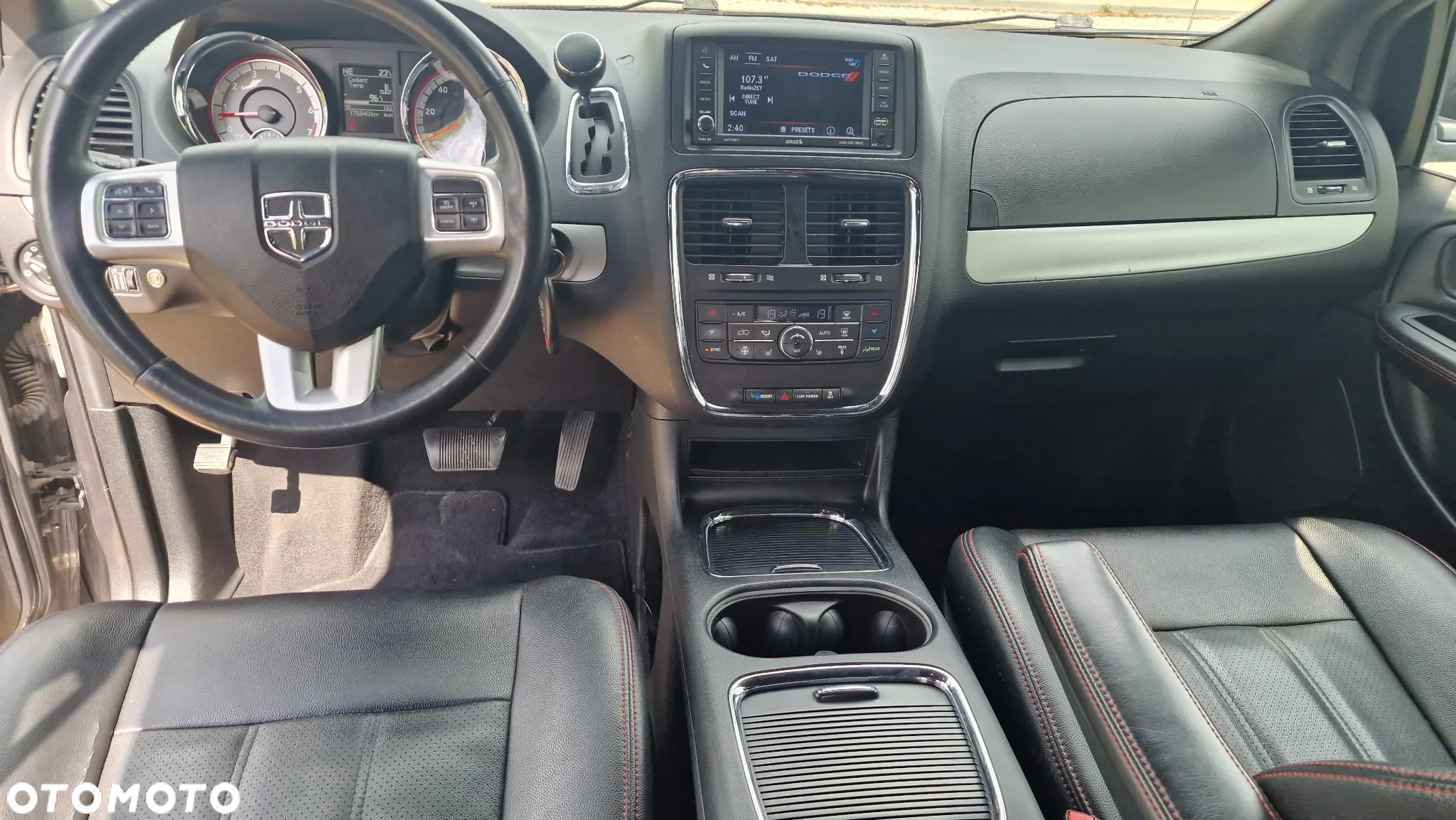 Dodge Grand Caravan - 13