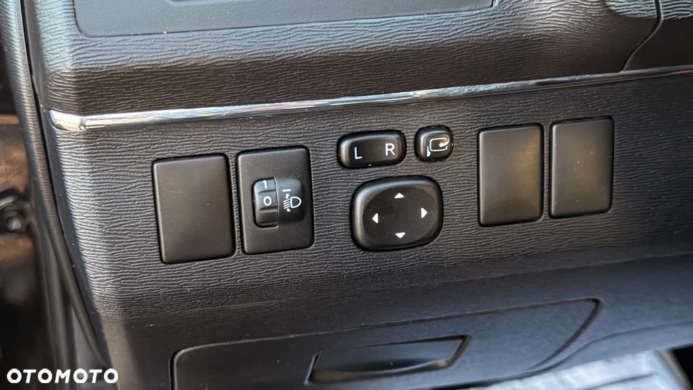 Toyota Avensis 2.0 Multidrive S Executive - 29