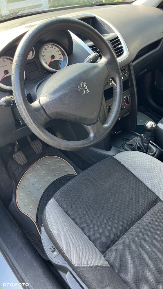 Peugeot 207 1.4 16V Presence - 16