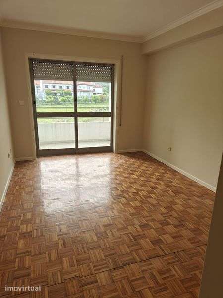 Alugo Apartamento T2 - Grande imagem: 2/8