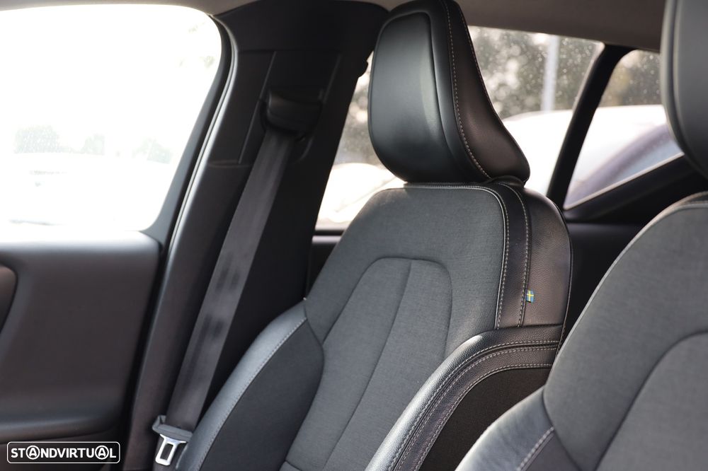 Volvo XC 40 2.0 D3 Momentum Geartronic - 11