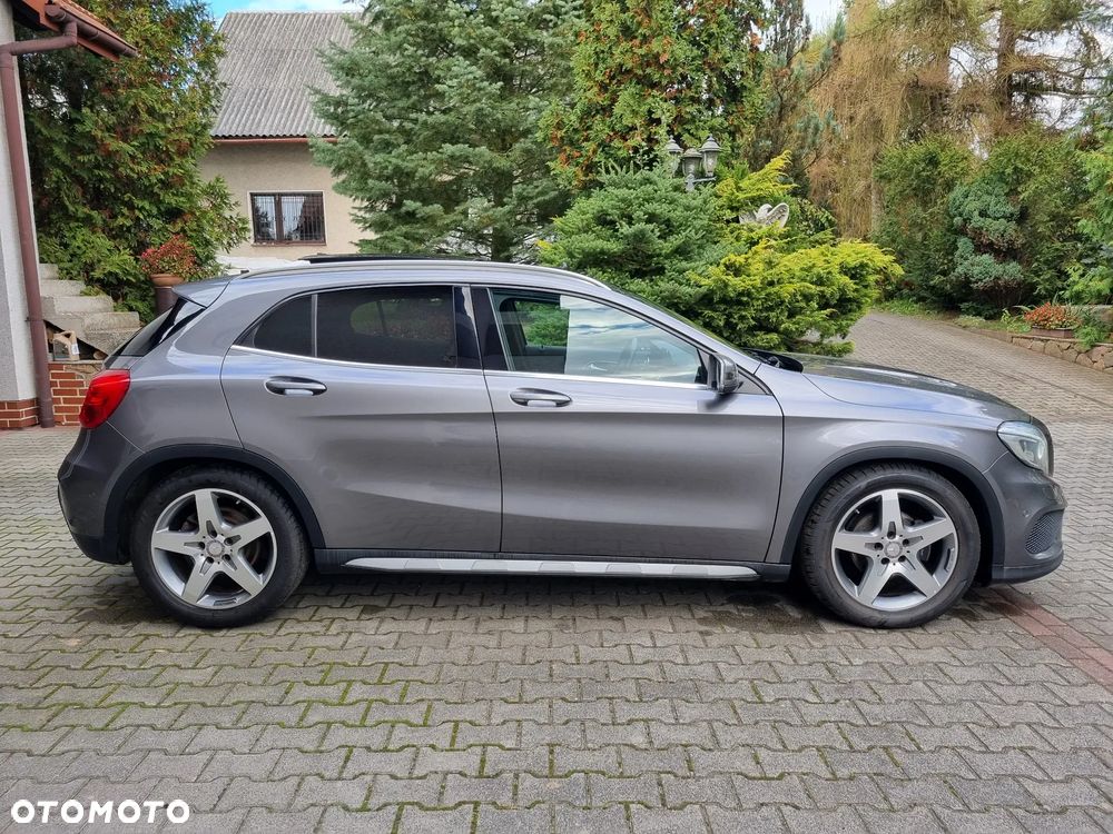 Mercedes-Benz GLA - 23