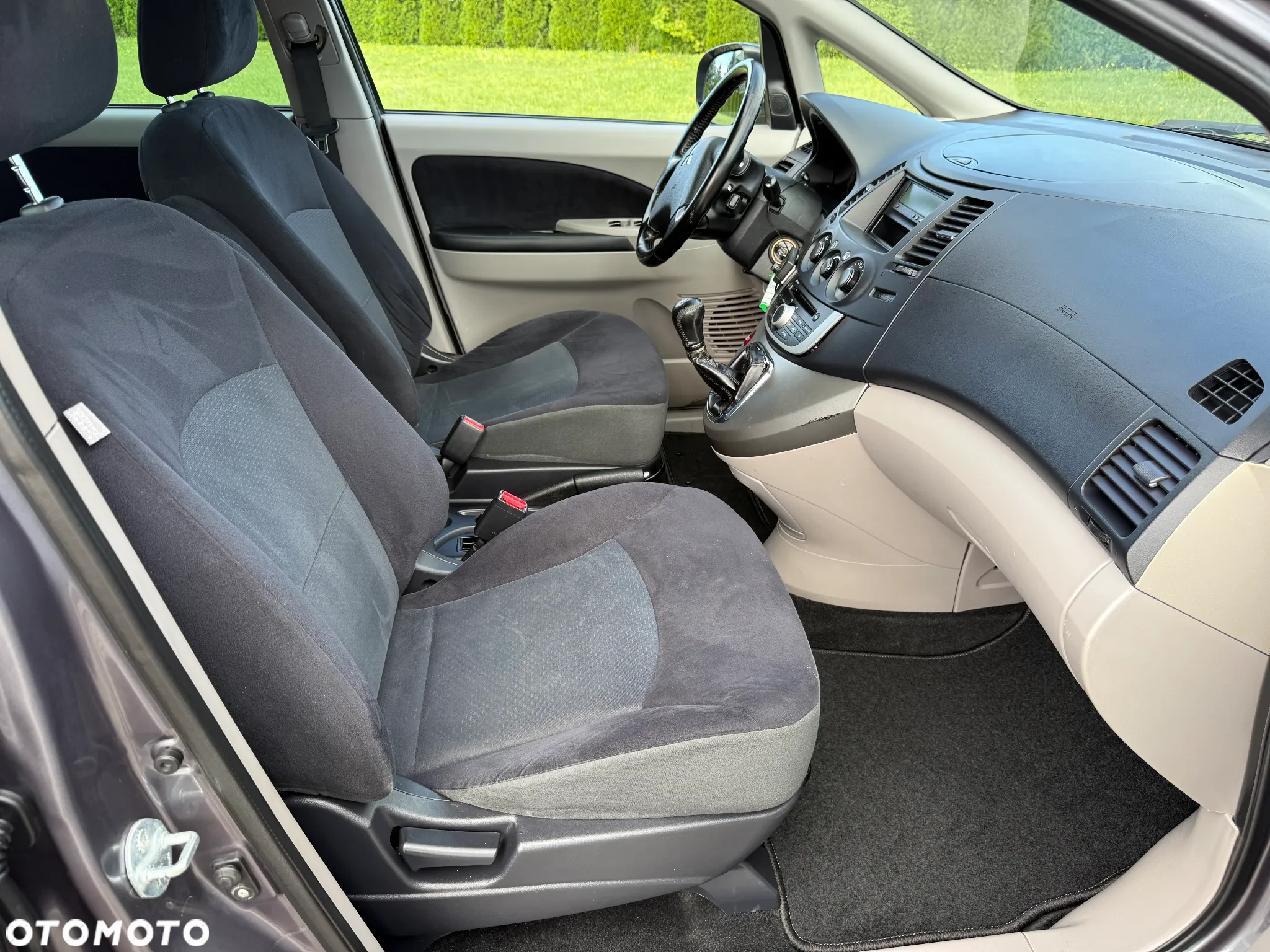 Mitsubishi Grandis - 33