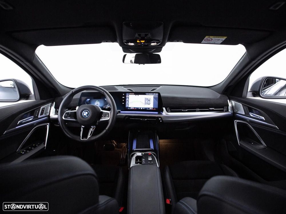 BMW iX2 eDrive20 Pack Desportivo M - 7