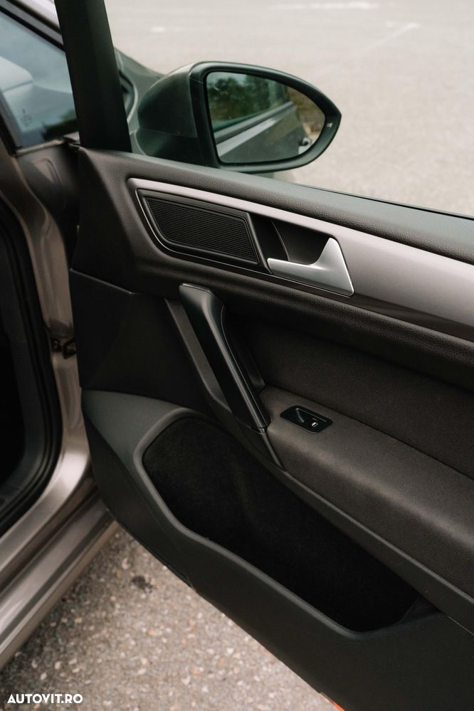 Volkswagen Golf 1.6 TDI DSG BMT Comfortline - 27