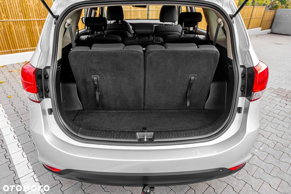 Kia Carens - 34