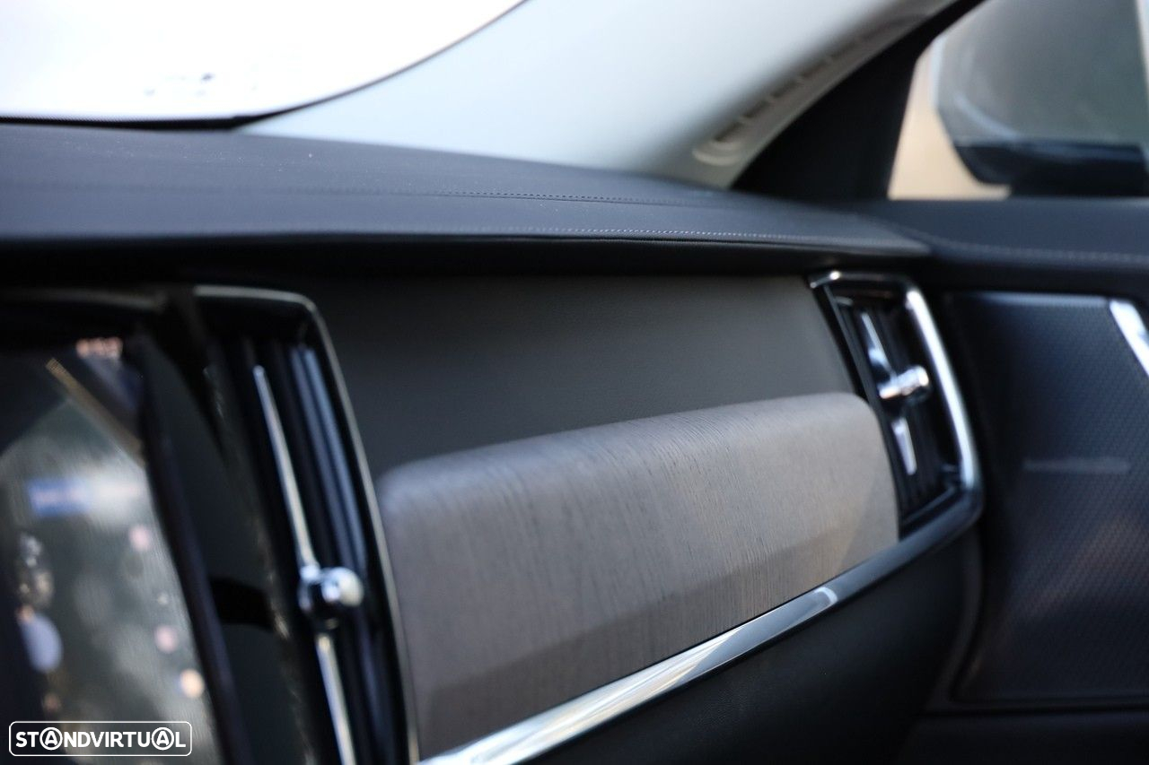 Volvo V90 2.0 B5 Inscription AWD Geartronic - 24