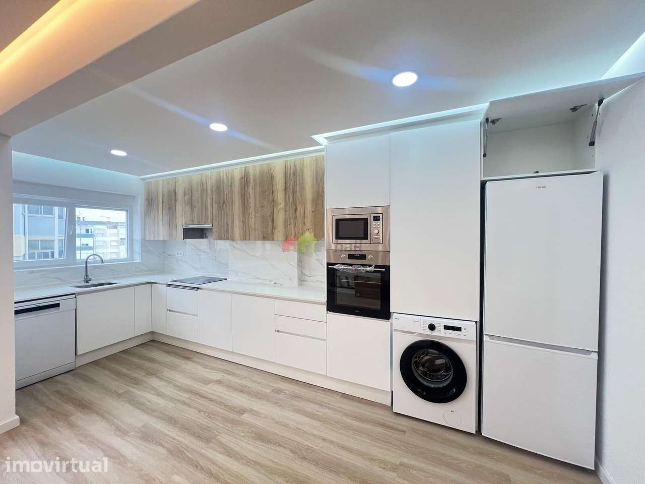 Apartamento T3 Renovado em frente ao Metro com varanda - Grande imagem: 4/19