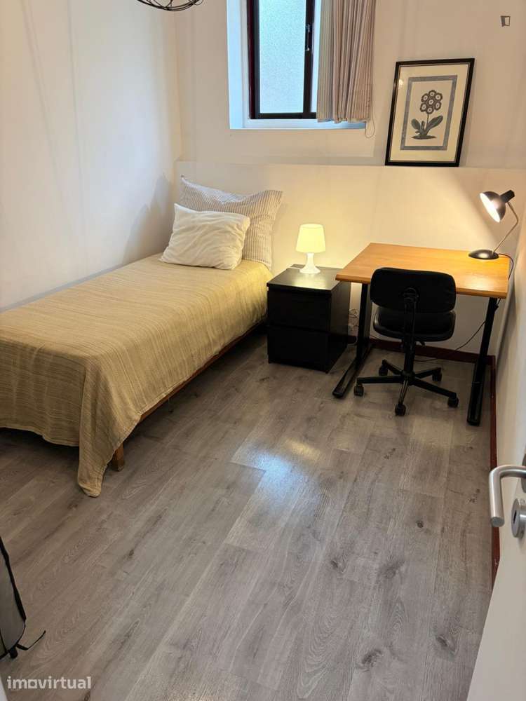 Quarto - localizado em Paranhos Porto - Grande imagem: 2/20