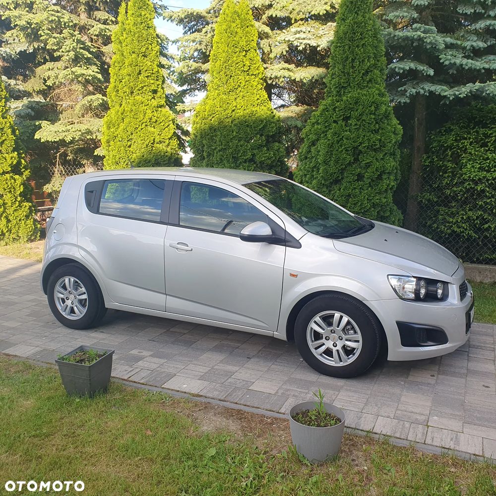 Chevrolet Aveo 1.4 16V LS Design+ - 12