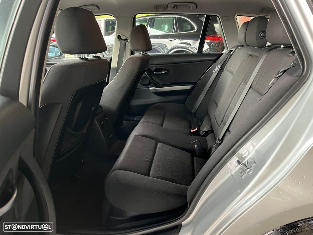 BMW 320 d EfficientDynamics - 33