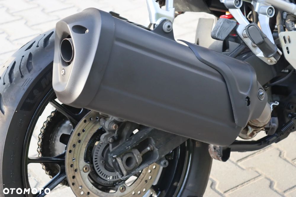 Suzuki V-STROM - 10